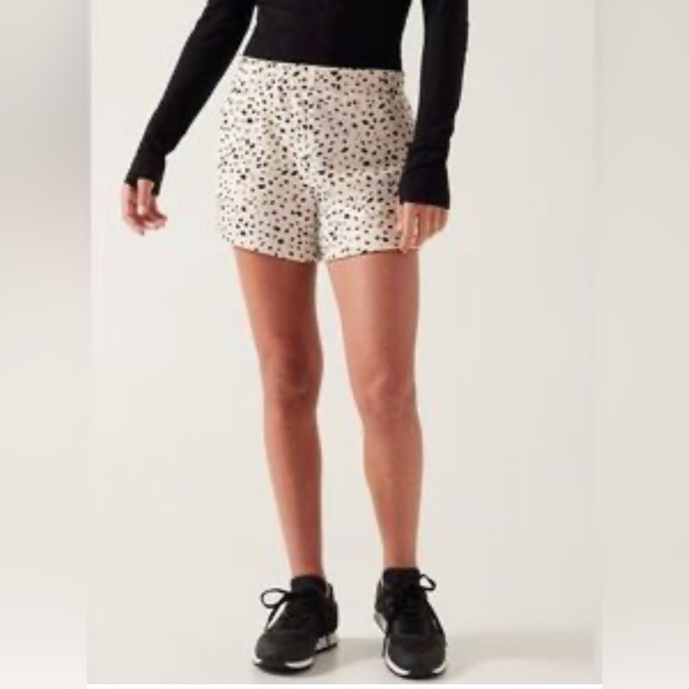 Athleta Girls Shorts XL 14 Cream with Black Swatches Fleece lined